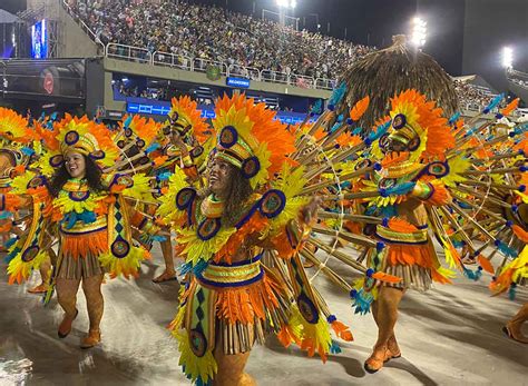  Rio Samba Fever:  Tiziano's Explosive Performance Ignites the Brazilian Carnival!